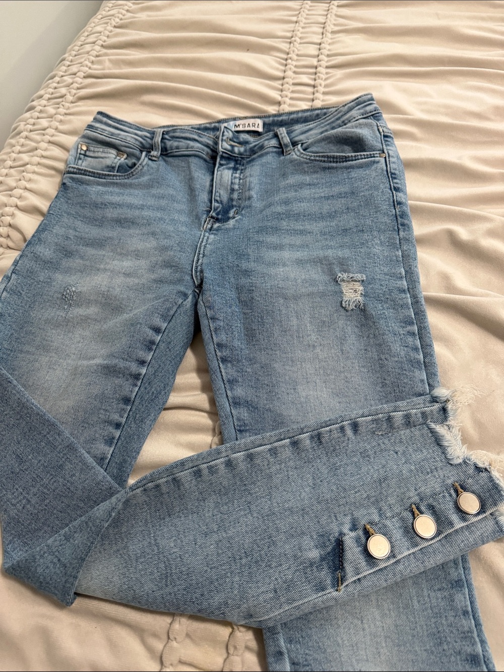 Sara Light Wash Skinny Jeans with Cropped Hem Buttons / size medium(28)no tags